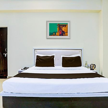 Super Hotel O Hyderabad Gate Iit Bhu Kakarmatha Exteriör bild