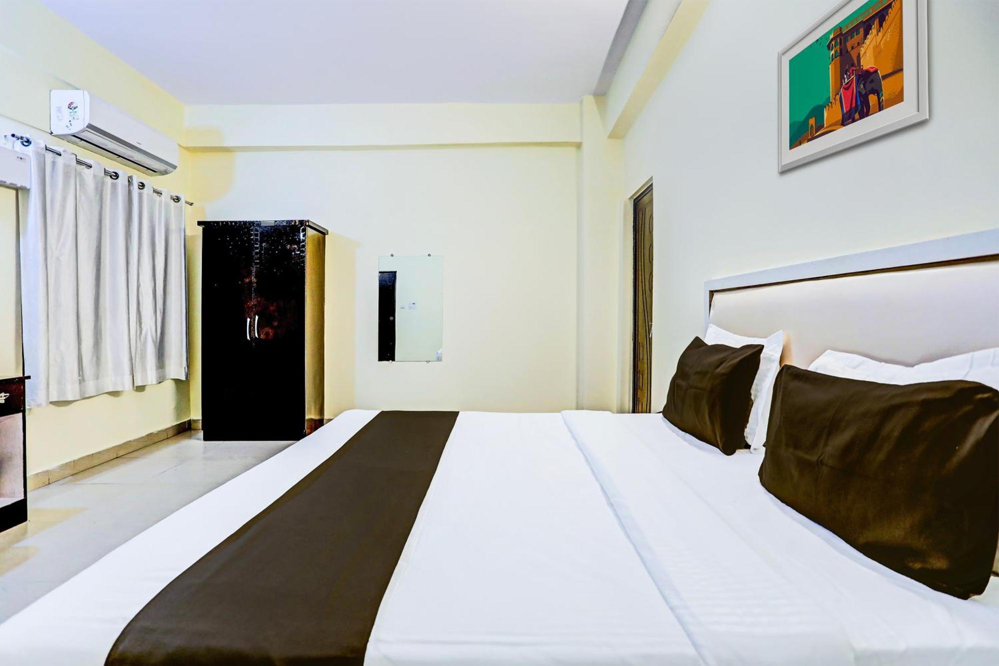 Super Hotel O Hyderabad Gate Iit Bhu Kakarmatha Exteriör bild