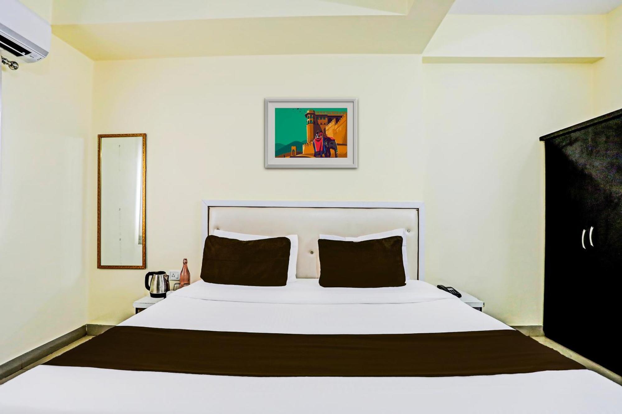 Super Hotel O Hyderabad Gate Iit Bhu Kakarmatha Exteriör bild