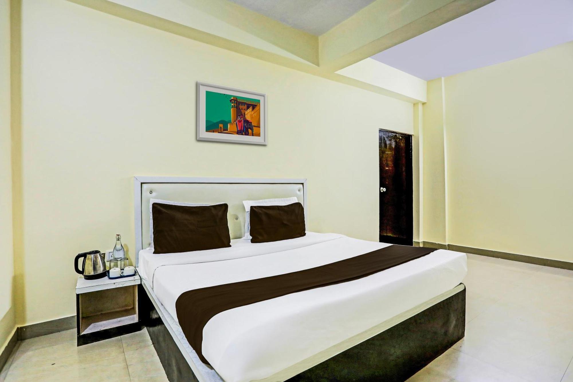 Super Hotel O Hyderabad Gate Iit Bhu Kakarmatha Exteriör bild