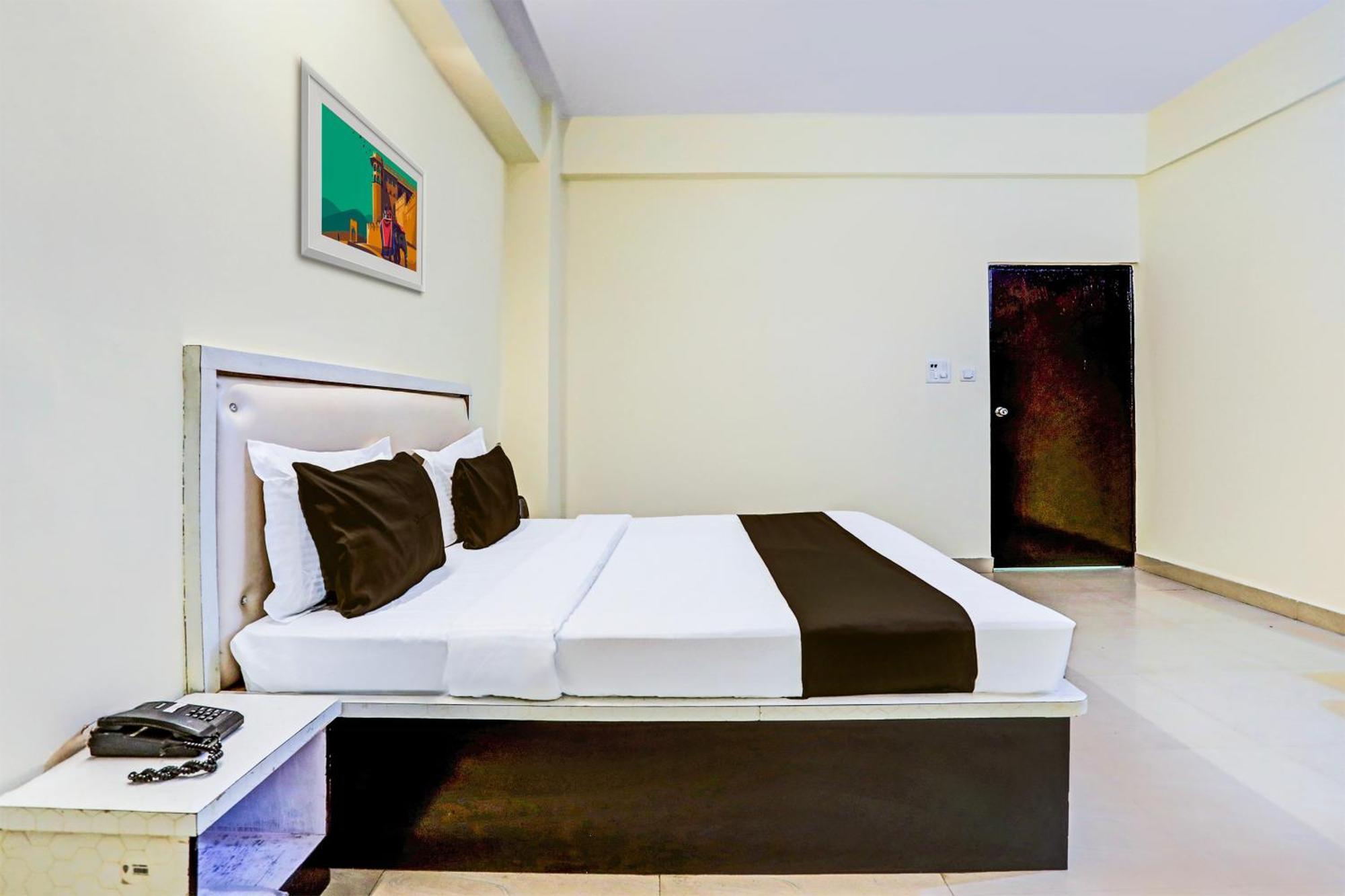 Super Hotel O Hyderabad Gate Iit Bhu Kakarmatha Exteriör bild