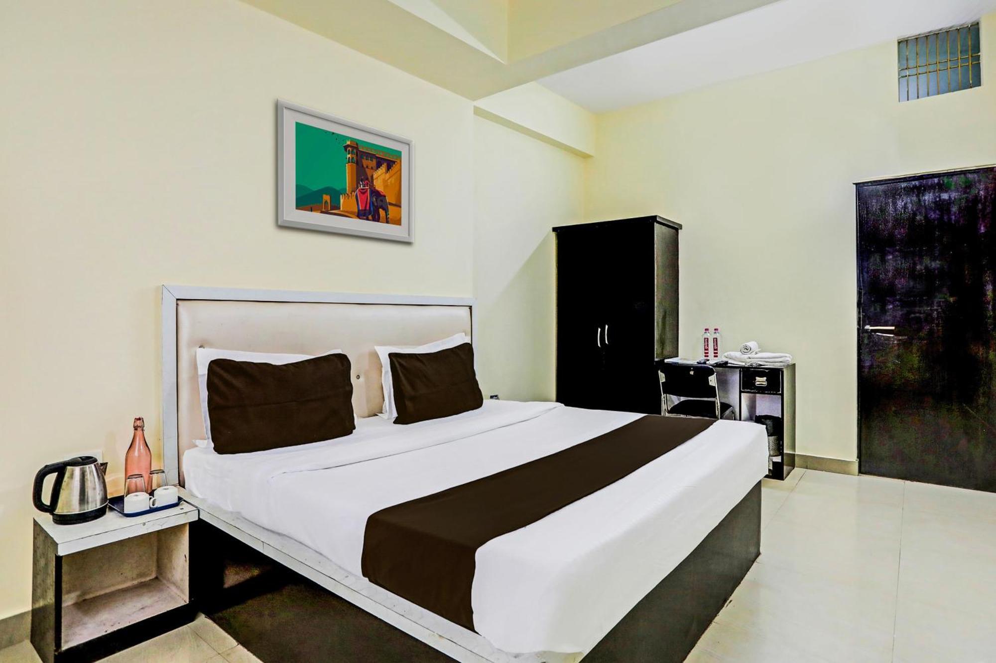 Super Hotel O Hyderabad Gate Iit Bhu Kakarmatha Exteriör bild