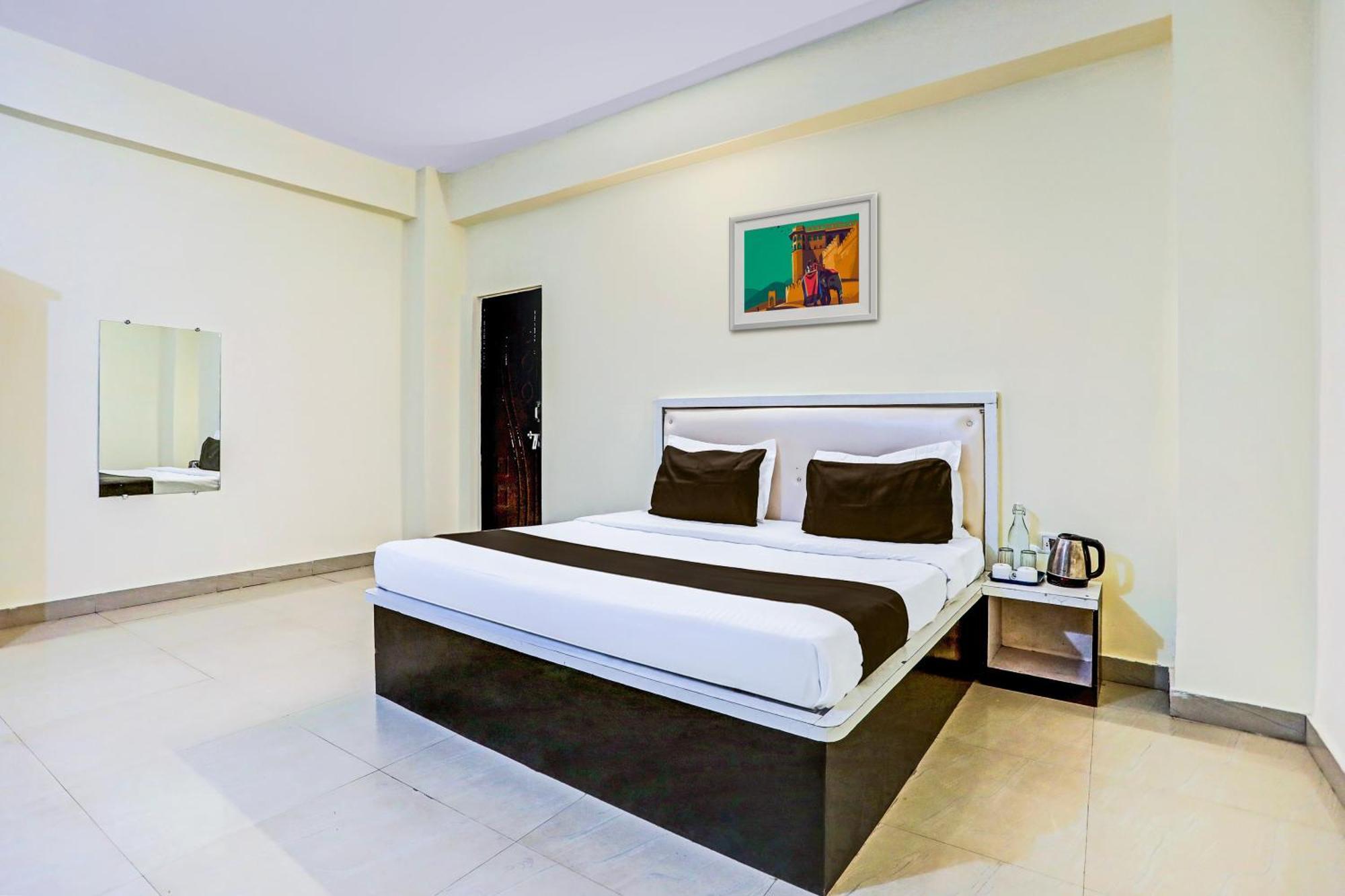 Super Hotel O Hyderabad Gate Iit Bhu Kakarmatha Exteriör bild