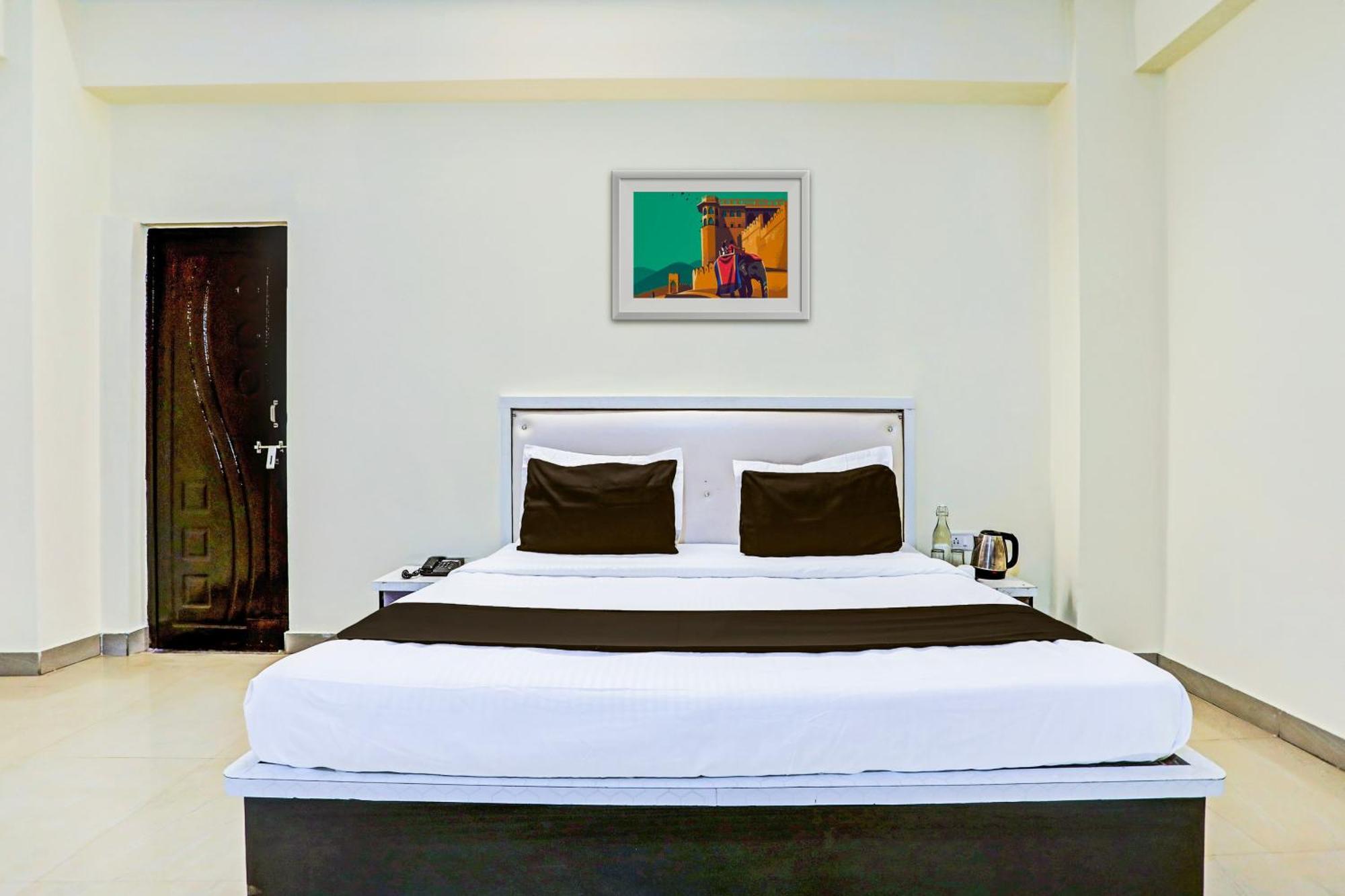 Super Hotel O Hyderabad Gate Iit Bhu Kakarmatha Exteriör bild