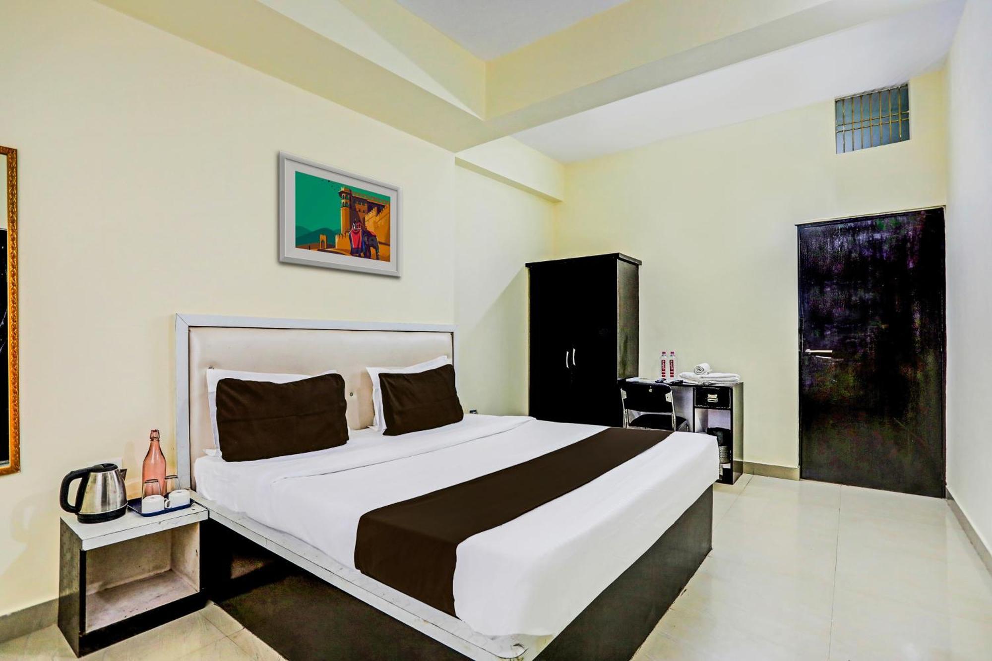 Super Hotel O Hyderabad Gate Iit Bhu Kakarmatha Exteriör bild