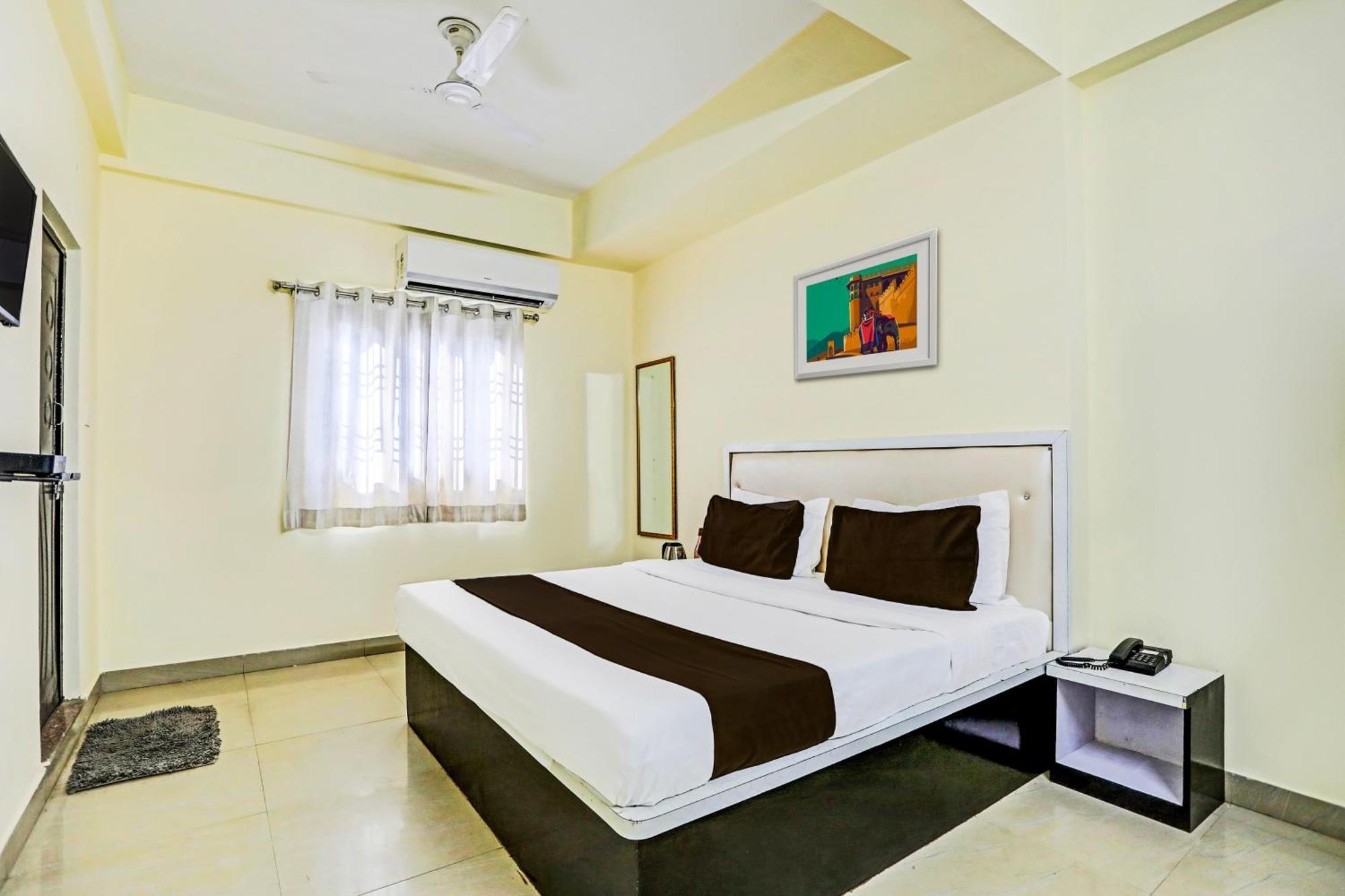 Super Hotel O Hyderabad Gate Iit Bhu Kakarmatha Exteriör bild