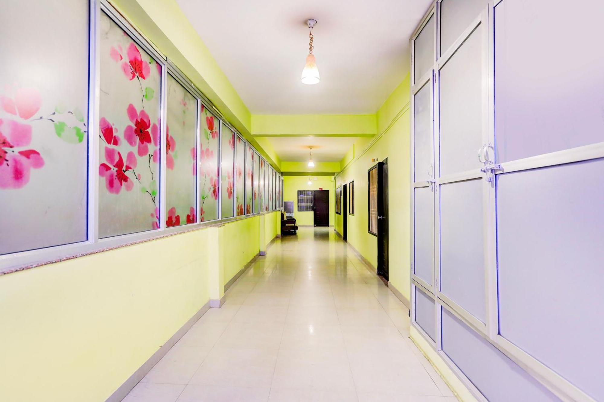 Super Hotel O Hyderabad Gate Iit Bhu Kakarmatha Exteriör bild
